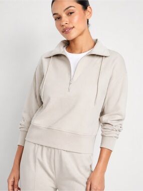 Old Navy Cream Dynamic Fleece
Quarter Zip Crop Sweatshirt Size M